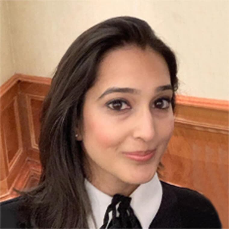 https://staging5.wp.aroramedicaleducation.co.uk/wp-content/uploads/2023/12/Dr-Pooja-Arora.jpg
